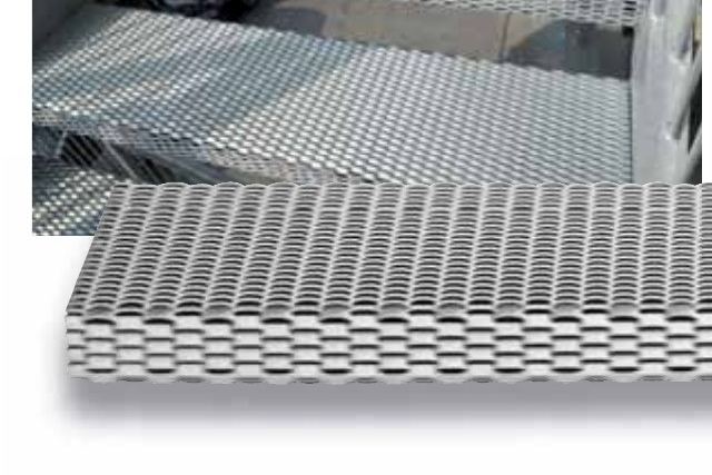 Scala di sicurezza con gradini in grigliato