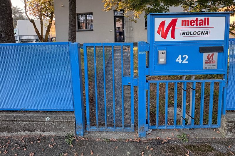 L'ingresso di Metall Bologna in via XXV Aprile 42, Calderara di Reno
